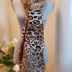Lulla Collection - Animal print scarf